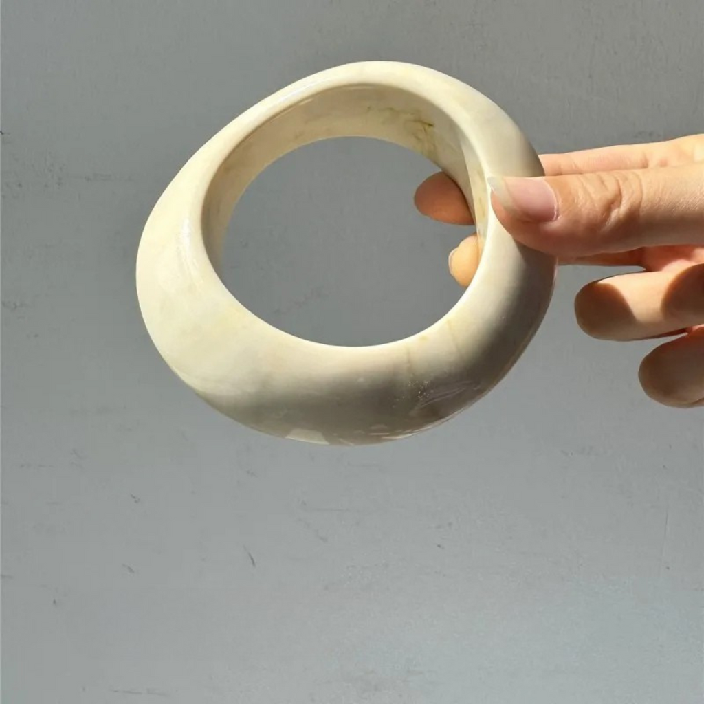 Pulseira Geométrica Assimétrica em Resina Tie Dye