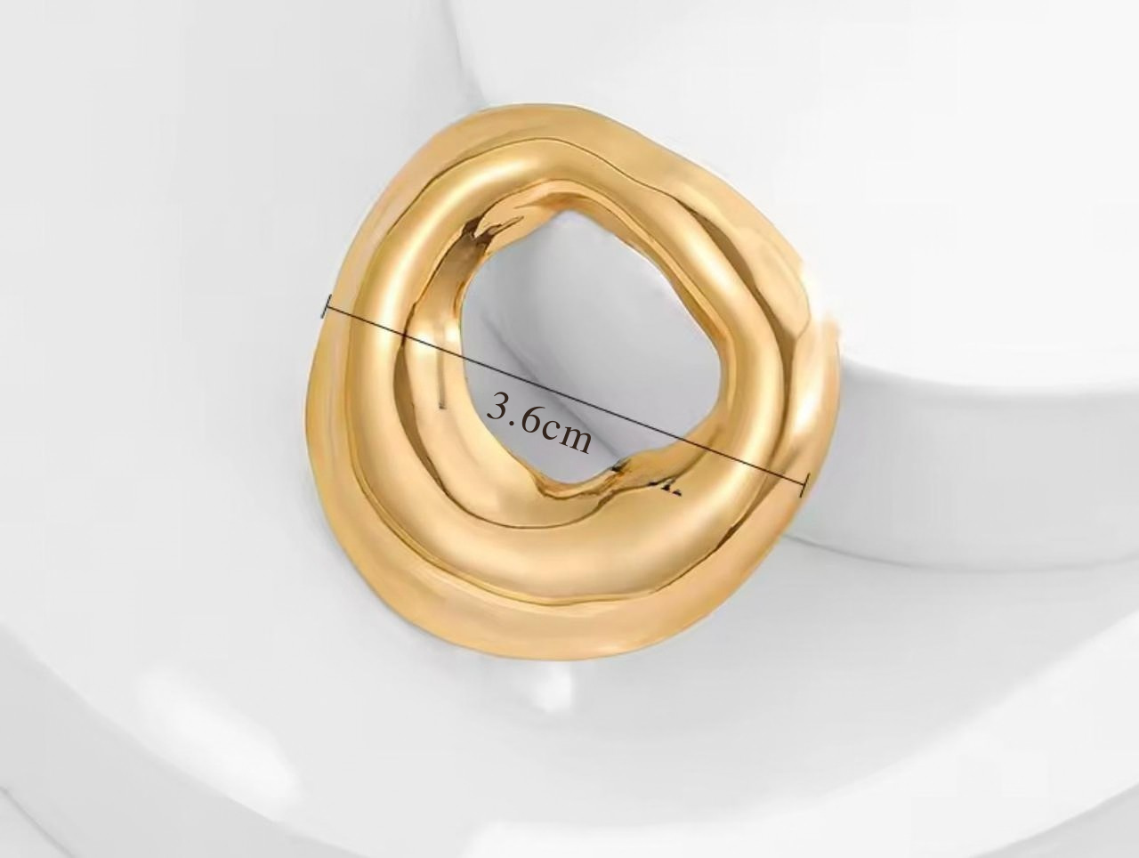 Broche Geométrico Banhado a Ouro 18k - Elegância e Estilo
