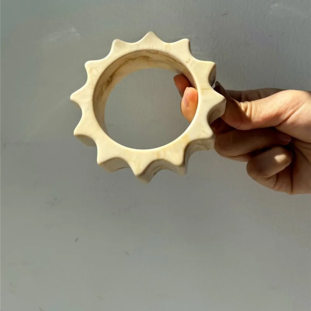 Pulseira Geométrica Assimétrica em Resina Tie Dye