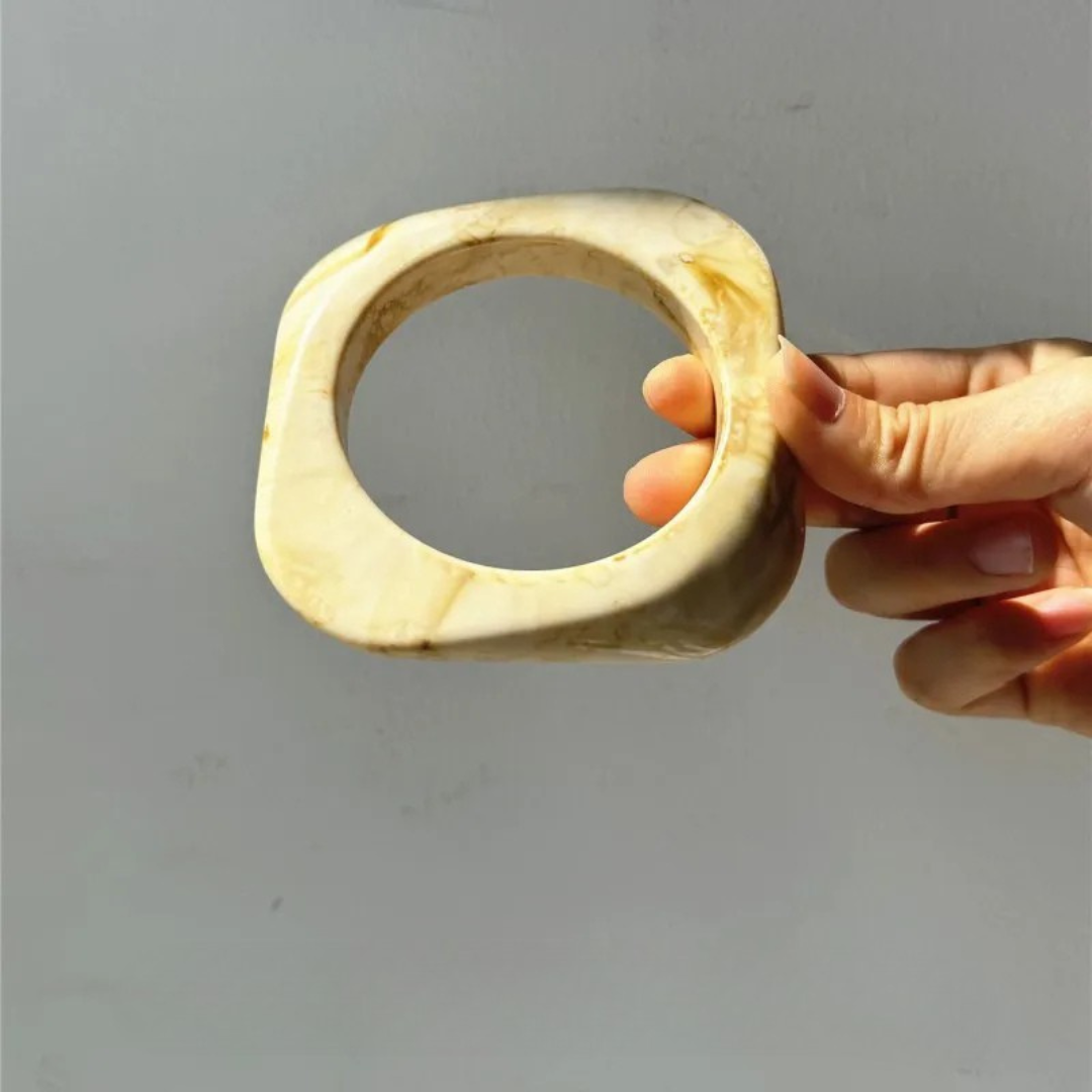 Pulseira Geométrica Assimétrica em Resina Tie Dye