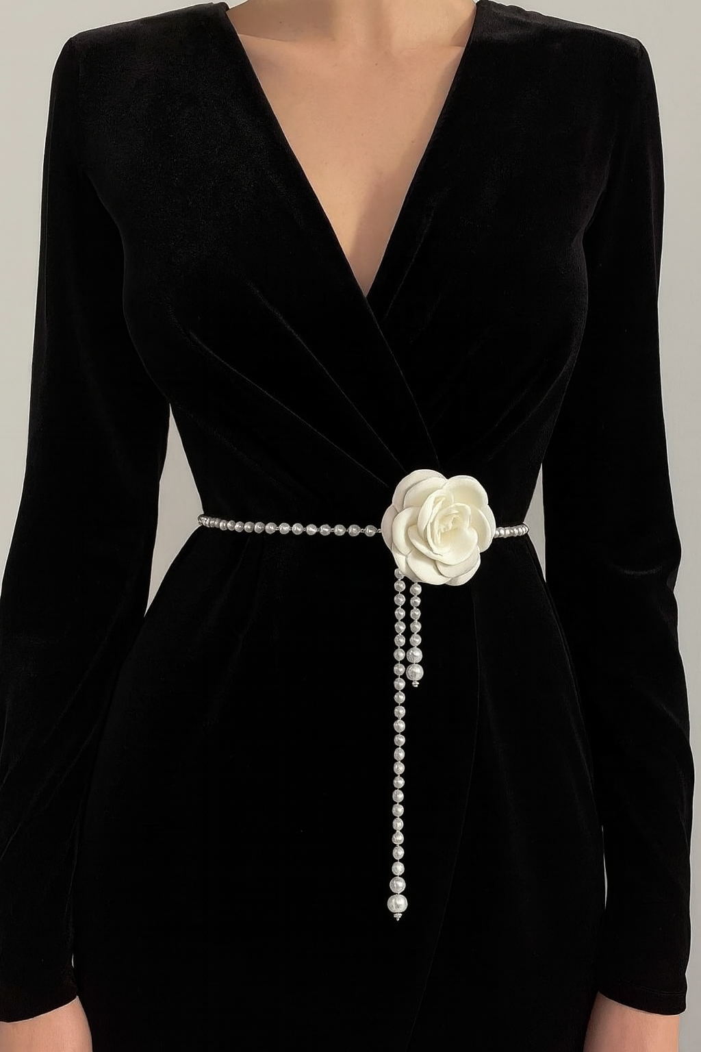 Cinto de Pérola com Camélia Decorativa