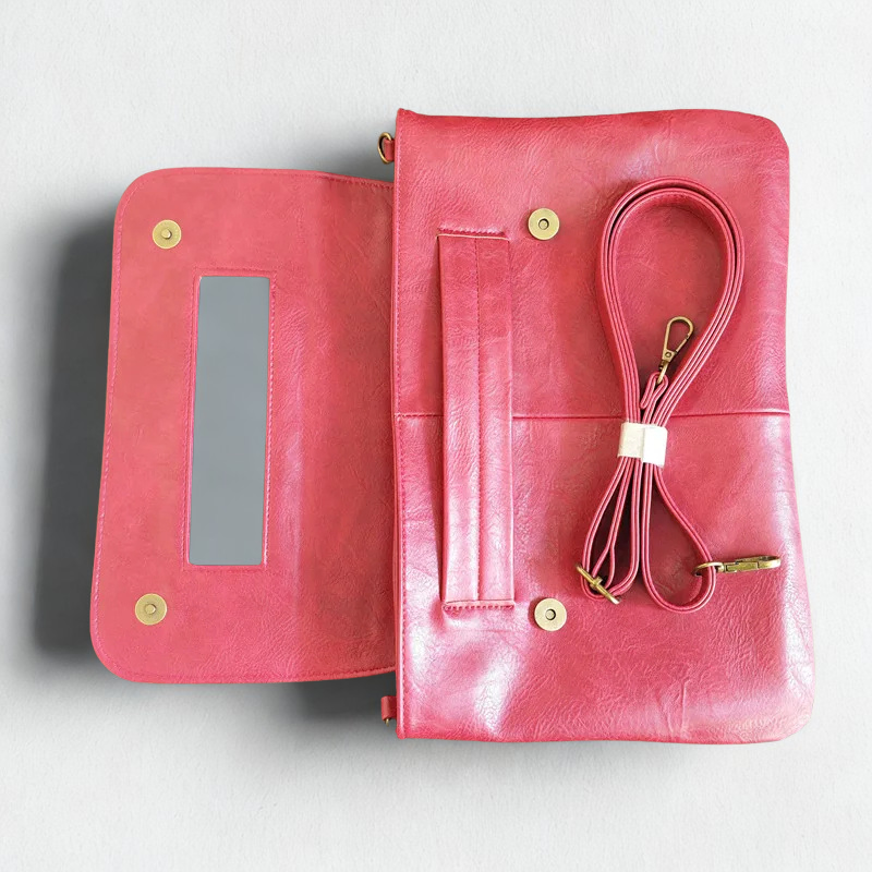 Bolsa Clutch em Couro Vegano - Versátil e Elegante