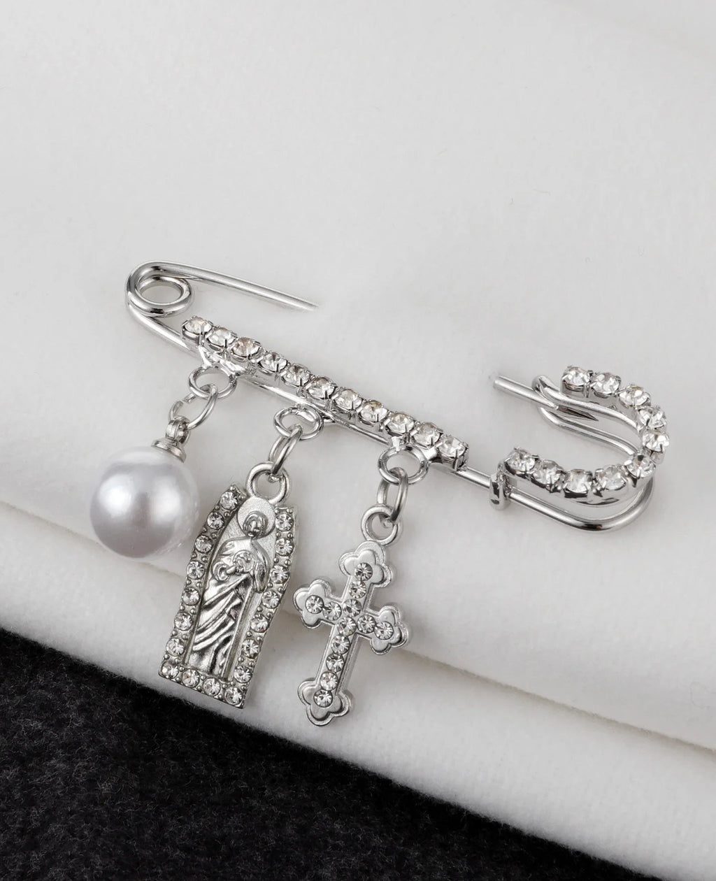 https://ae-pic-a1.aliexpress-media.com/kf/S5b5f380086c342c49913ebaac5e0fde8G/Exquisite-Imitation-Pearls-Beads-Charm-Badges-Lapel-Pin-Catholic-Patron-St-Jude-Cross-Brooch-Saint-Jude.jpg