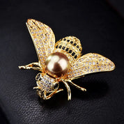 Famosa marca design série de insetos broche feminino delicado pequena abelha broches cristal strass pino broche jóias presentes para a menina