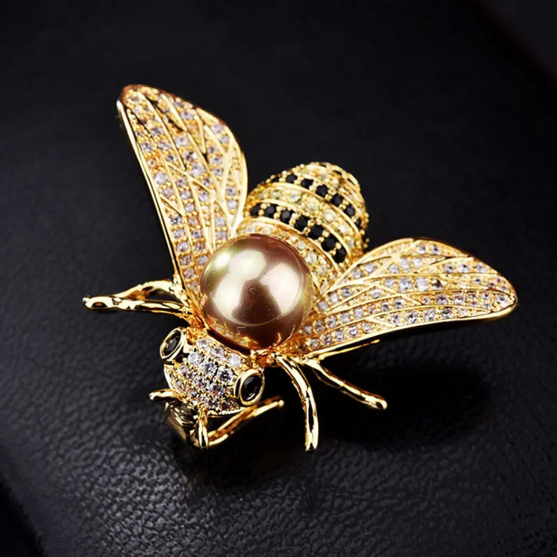 Famosa marca design série de insetos broche feminino delicado pequena abelha broches cristal strass pino broche jóias presentes para a menina