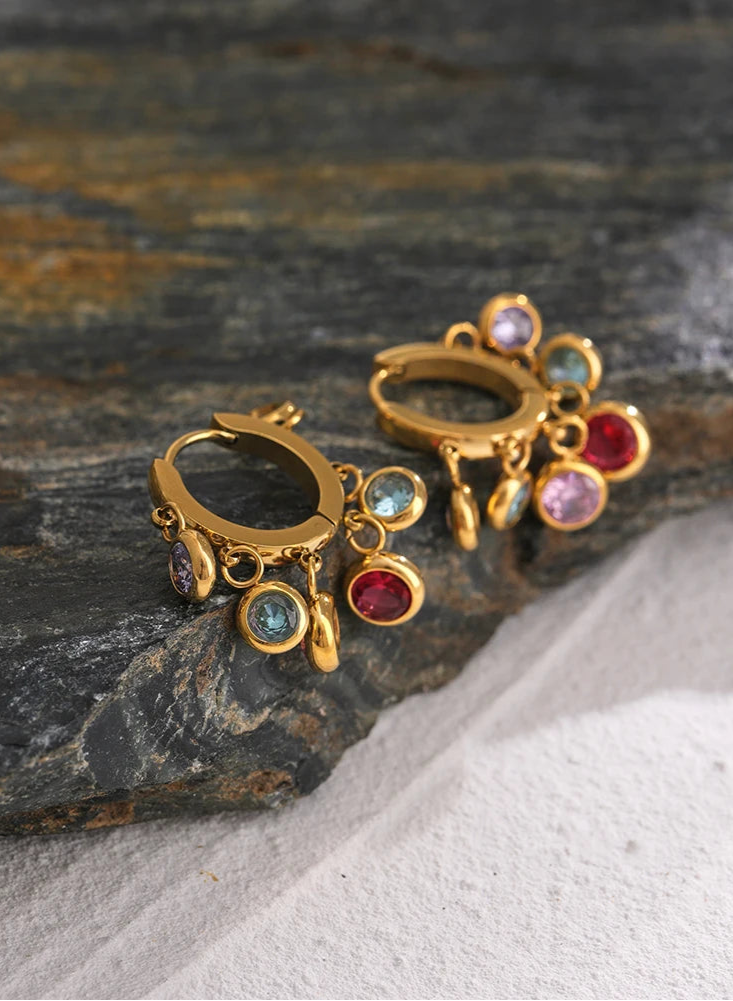 Yhpup Brincos de argola coloridos de zircônia cúbica de aço inoxidável para mulheres, brincos geométricos de textura de metal da moda requintada, presente