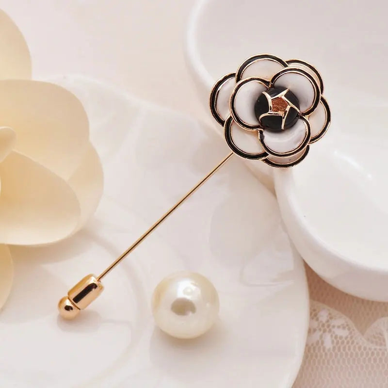 Broche Camélia Flor com Pérola Acessório Feminino Elegante