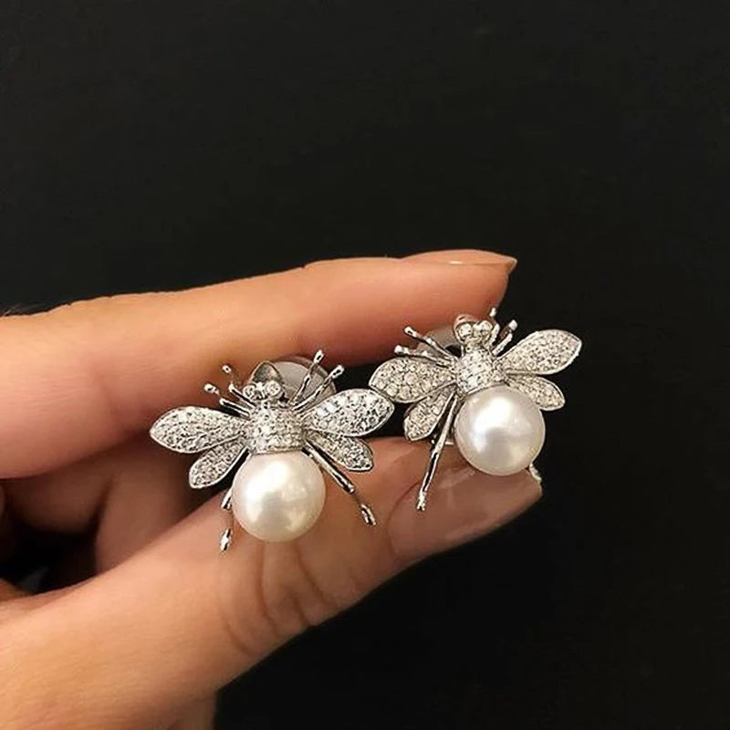 Huitan moda simulada pérola abelha brincos meninas com cristal zircônia cúbica bonito animal brincos uso diário jóias femininas