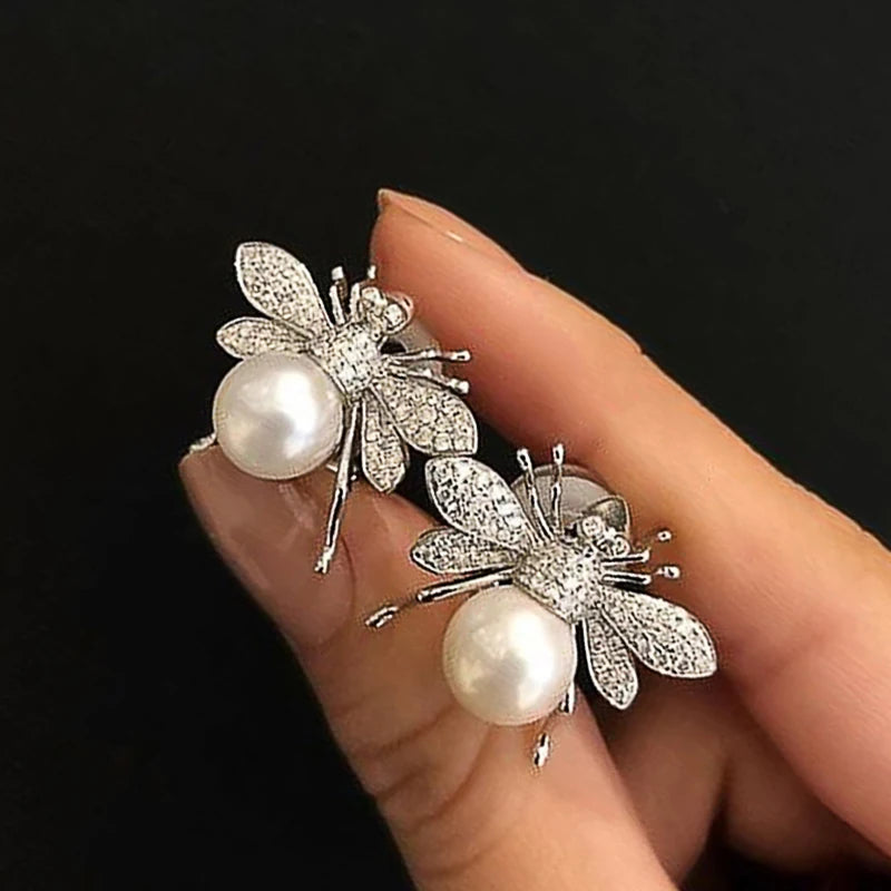 Huitan moda simulada pérola abelha brincos meninas com cristal zircônia cúbica bonito animal brincos uso diário jóias femininas