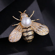 Famosa marca design série de insetos broche feminino delicado pequena abelha broches cristal strass pino broche jóias presentes para a menina