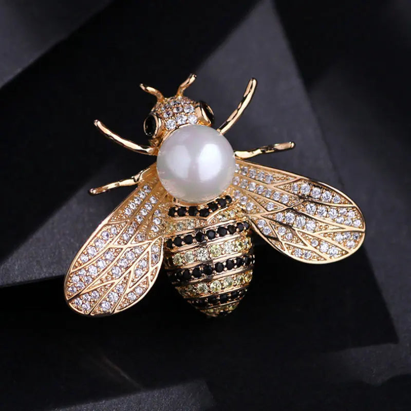 Famosa marca design série de insetos broche feminino delicado pequena abelha broches cristal strass pino broche jóias presentes para a menina