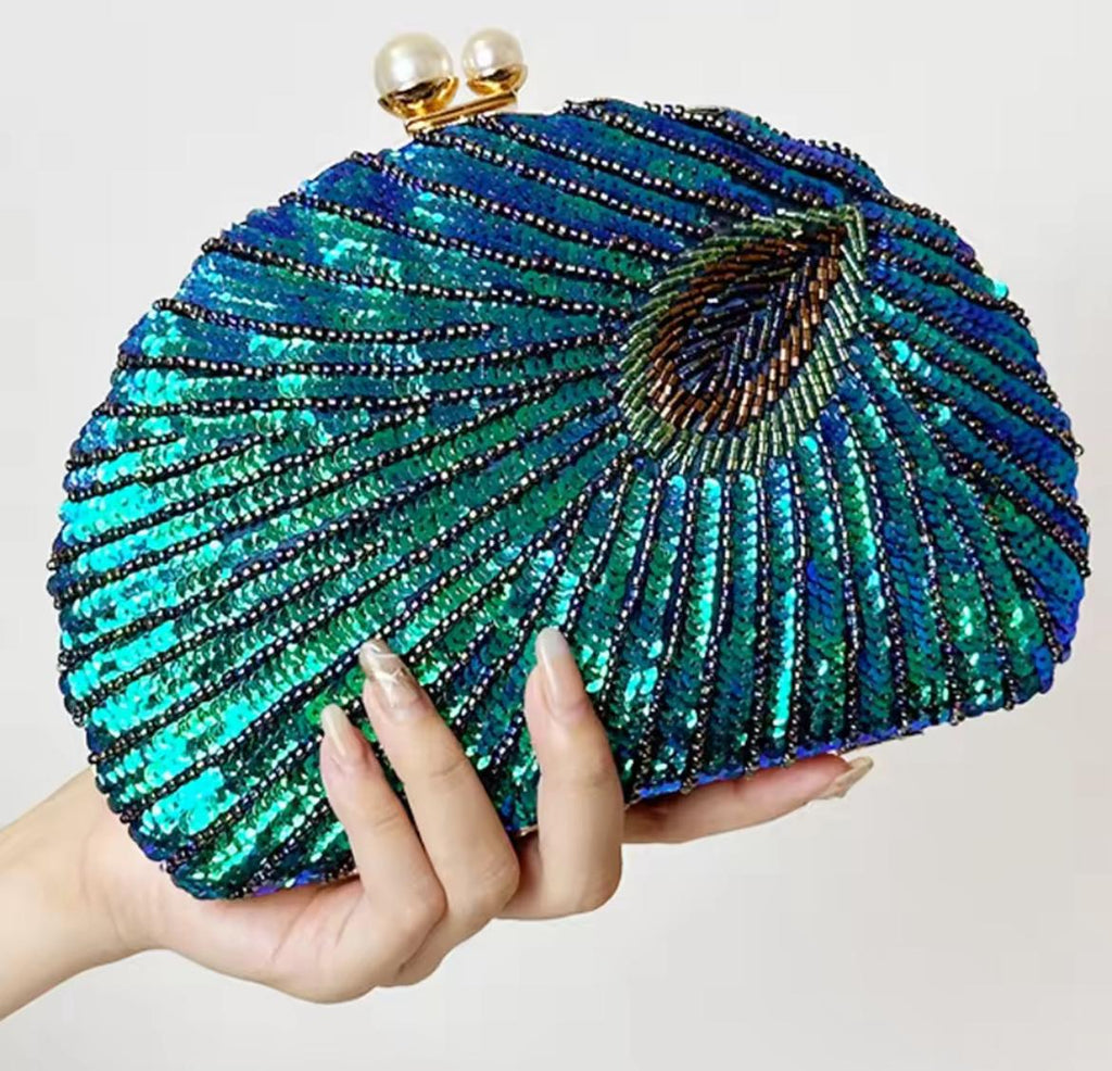 Bolsa de Mão Feminina Concha com Lantejoulas e Bordado