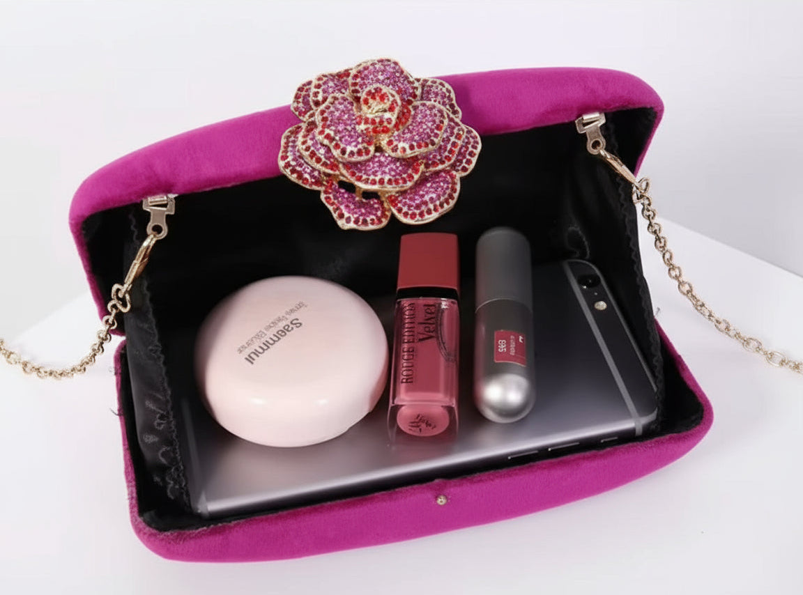 Clutch de Veludo com Flor de Cristais