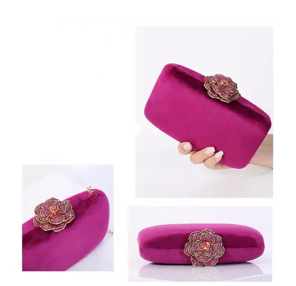 Clutch de Veludo com Flor de Cristais