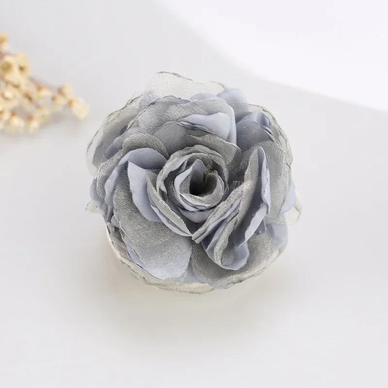 Korean Silk Yarn Fabric Flower Broche para mulheres, camisa Lapel Pin, broches, casaco elegante, crachá da camisola, roupas luxuosas, acessórios