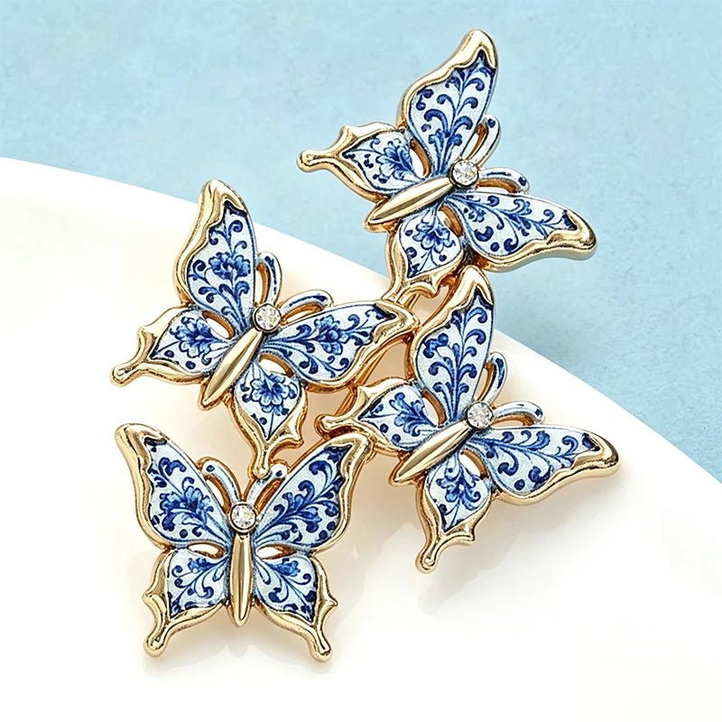 Broche Borboleta Azul e Branco Detalhe Esmaltado Elegante Feminino