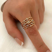 2024 Nwe Anéis de sol banhados a ouro 18 K de aço inoxidável para mulheres pedra natural incrustada em anel de textura de metal oco joias da moda
