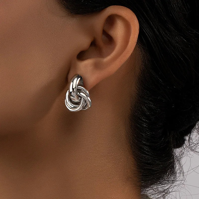 Brinco de argola com nó dourado e prateado para mulheres, chapeamento brilhante, brinco moderno, joias fofas para uso diário