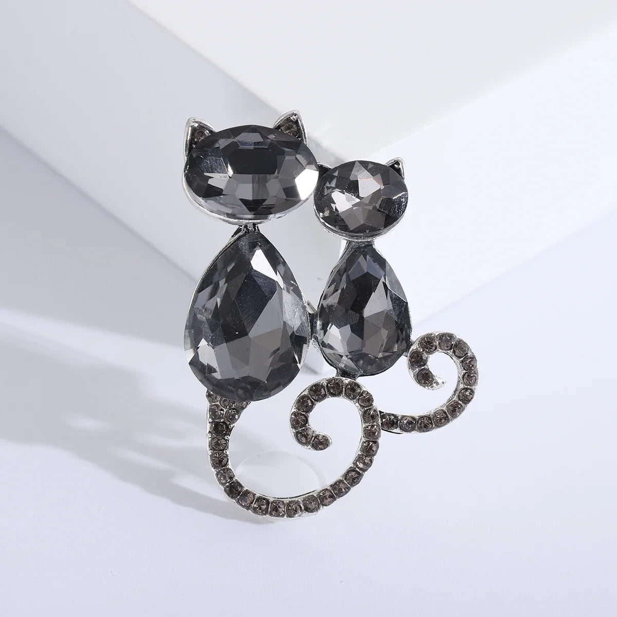 Strass amor gatinho broches para mulheres unissex esmalte animal pino gato lapela pinos festa de escritório amigo presentes jóias acessórios