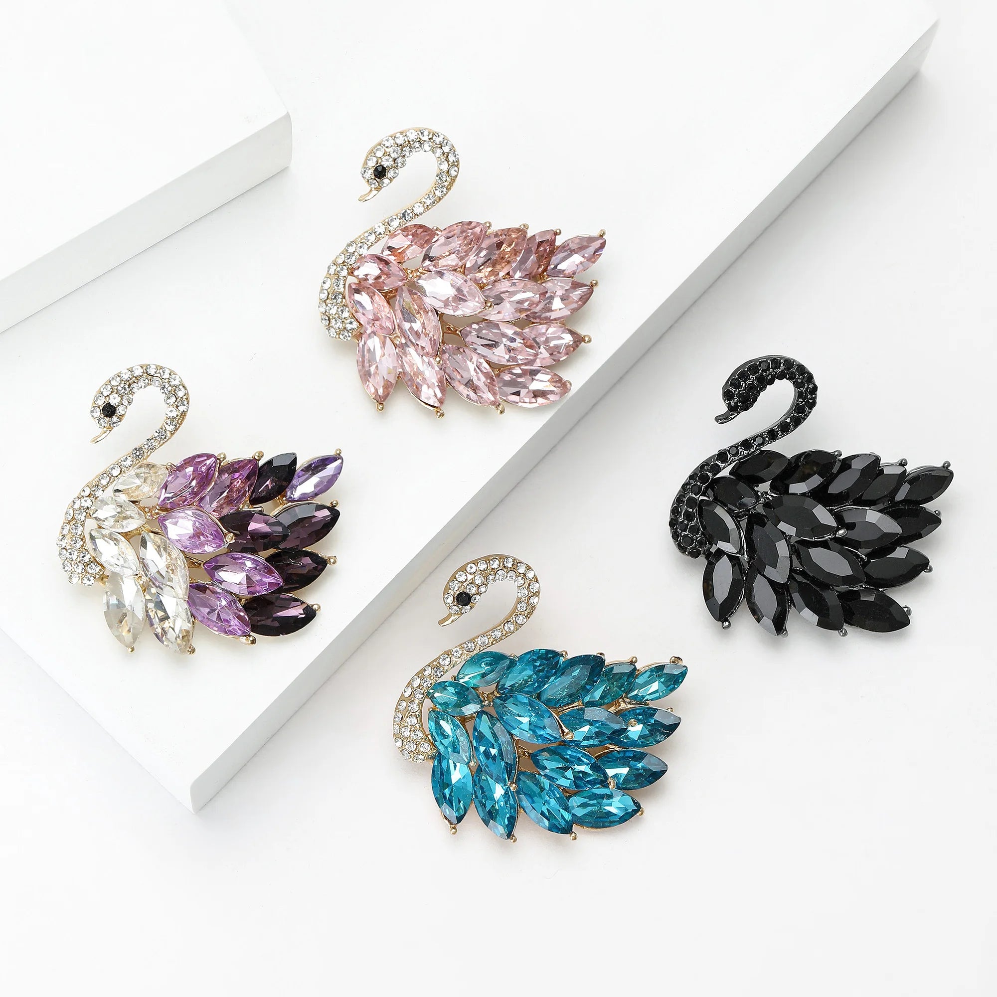 Beaut & berry luxo strass cisne broches para mulheres alfinetes animais casual festa amigos acessórios nova moda presentes decoração