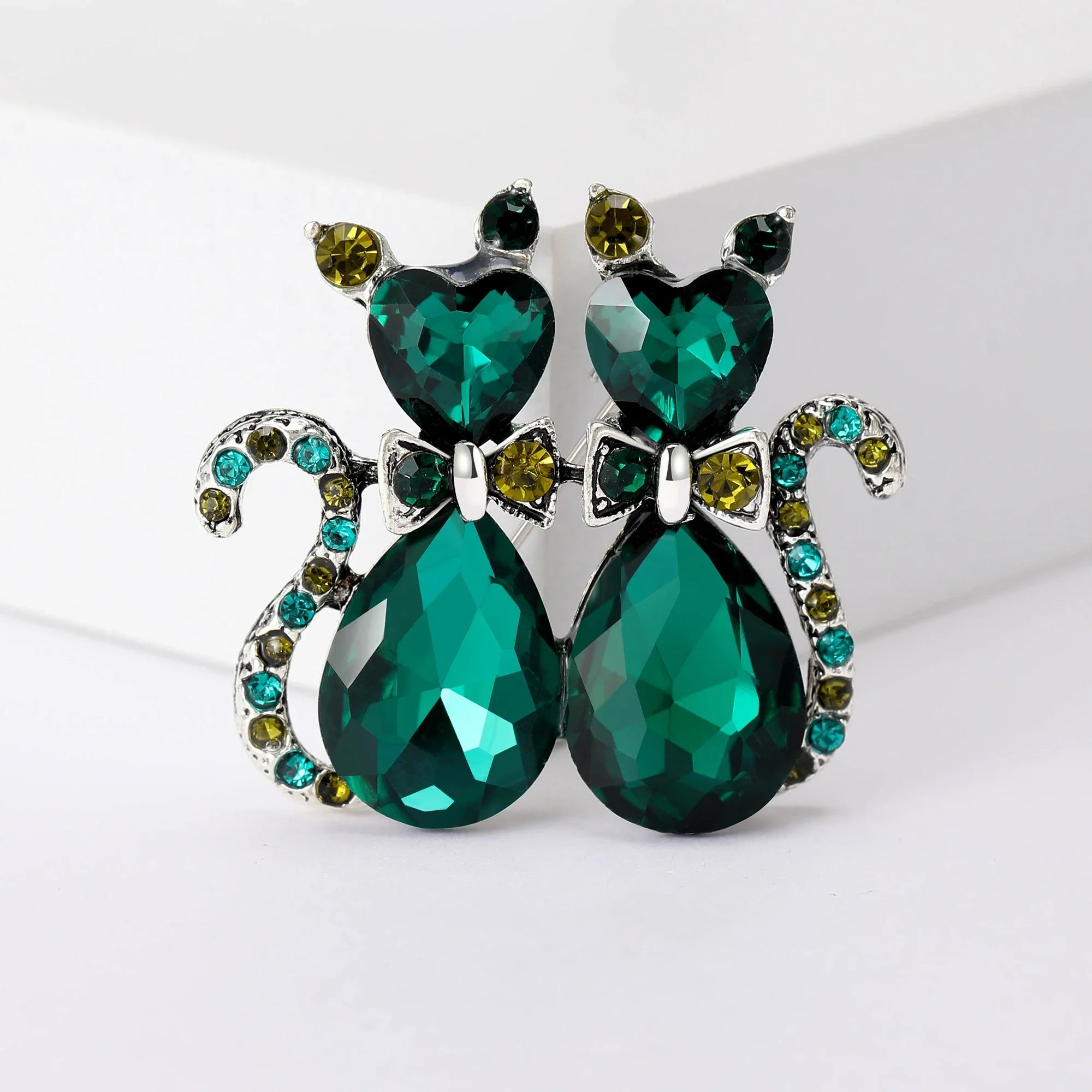 Strass amor gatinho broches para mulheres unissex esmalte animal pino gato lapela pinos festa de escritório amigo presentes jóias acessórios