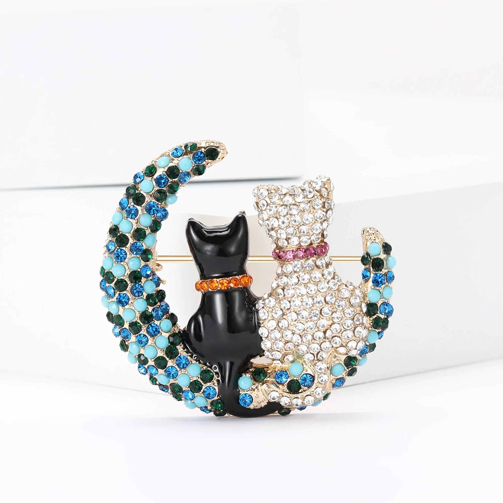 Strass amor gatinho broches para mulheres unissex esmalte animal pino gato lapela pinos festa de escritório amigo presentes jóias acessórios