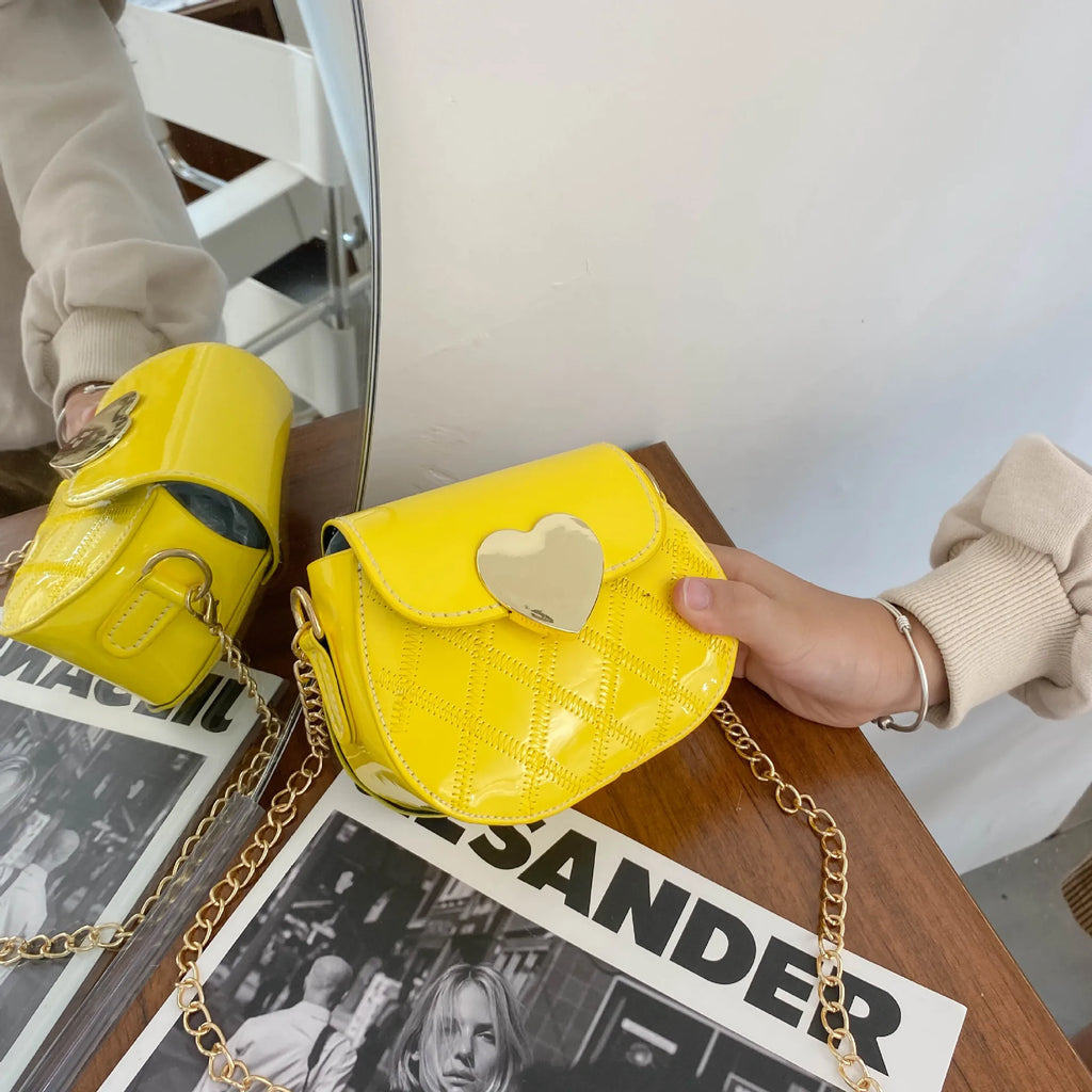 Couro de patente do bebê meninas sacos de ombro bonito coração das crianças mini crossbody saco moda crianças corrente moeda bolsa bolsas carteira