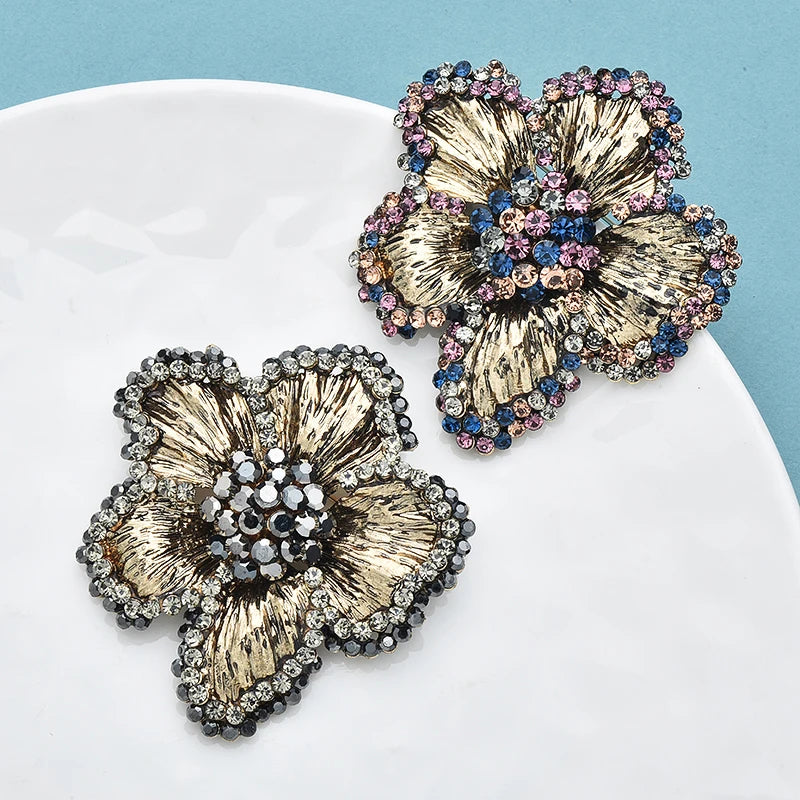 Broche Camélia com Strass e Design Retrô Elegante Feminino