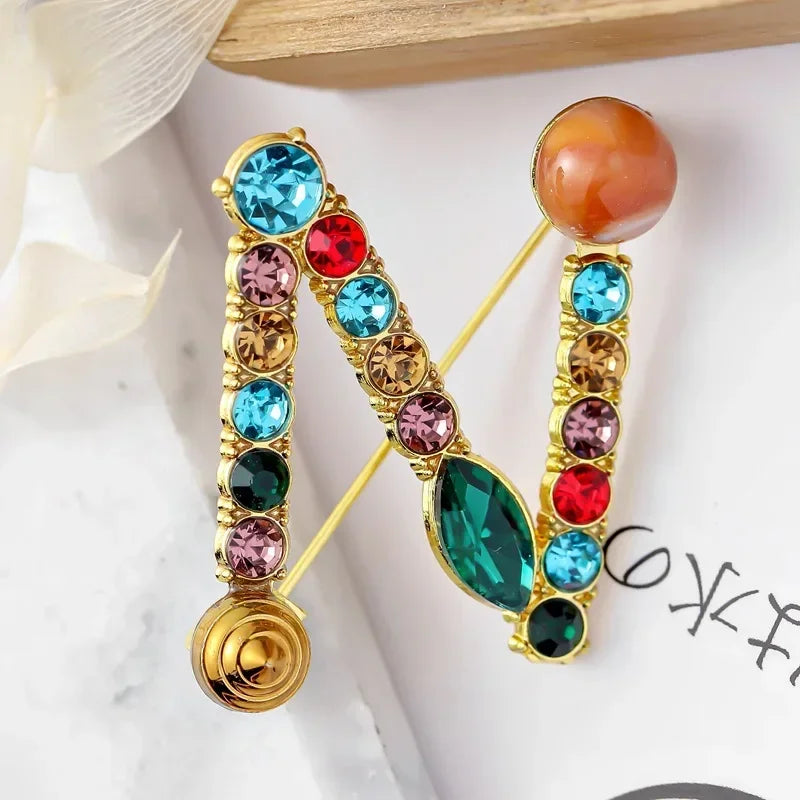 Nova chegada inglês carta palavra broche colorido strass cristal lapela pinos para mulheres camisola terno broche festa jóias presentes