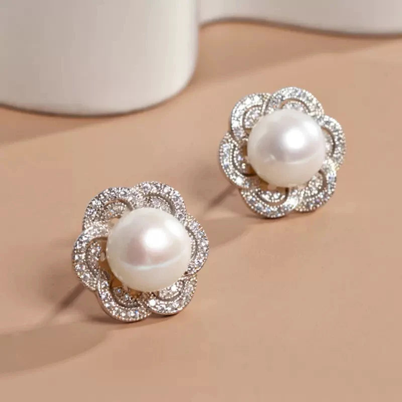 Huitan flor configuração redonda imitação de pérola brincos para mulheres espumante cor prata acessórios de orelha casamento jóias na moda