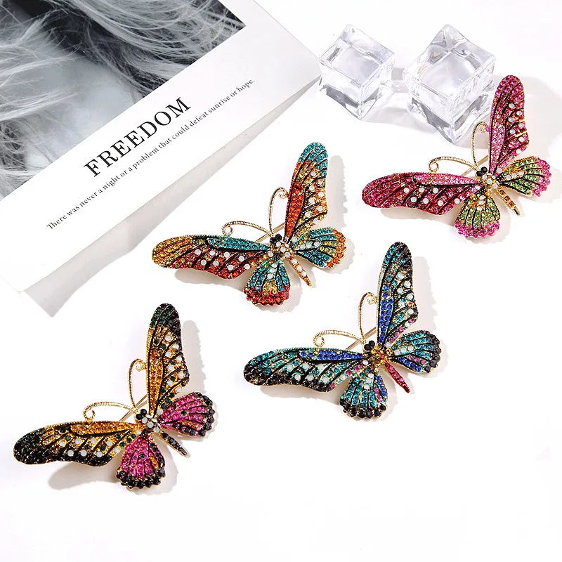 Borboleta colorida Designer Zircon Broche Mulheres Brilhante Crystal Lapel Pin Roupas luxuosas Jóias Acessórios