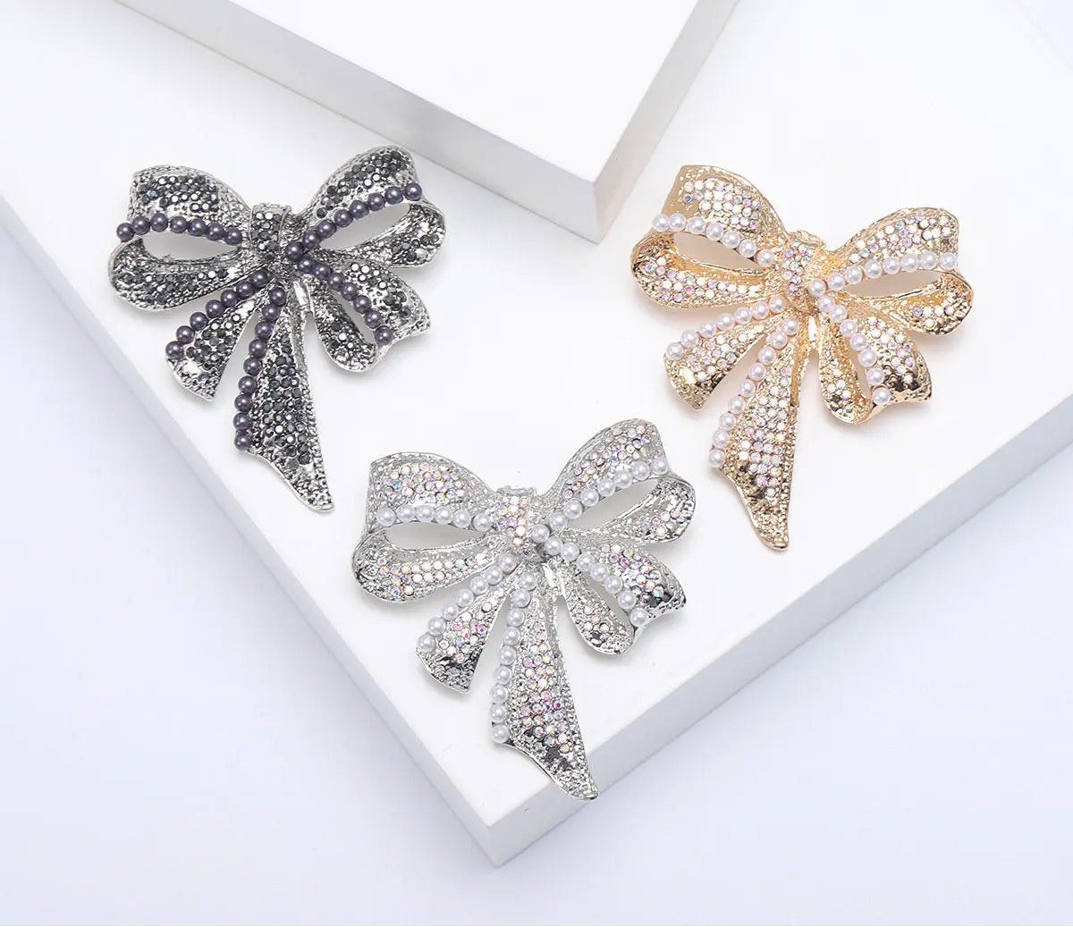 Skeds moda feminina bowknot pérola cristal emblemas clássico metal strass arco pinos para senhora festa de casamento geométrica broches pinos
