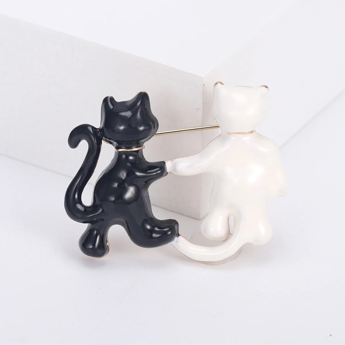 Strass amor gatinho broches para mulheres unissex esmalte animal pino gato lapela pinos festa de escritório amigo presentes jóias acessórios