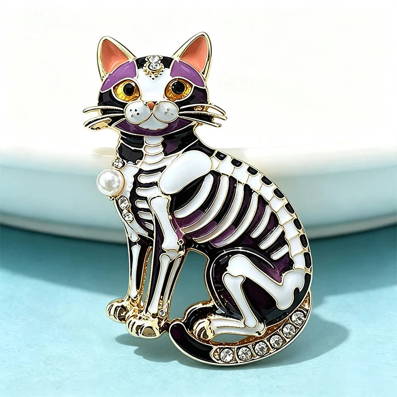 Broche Gato Esqueleto com Caveira de Açúcar Esmaltado Design Temático Halloween Feminino
