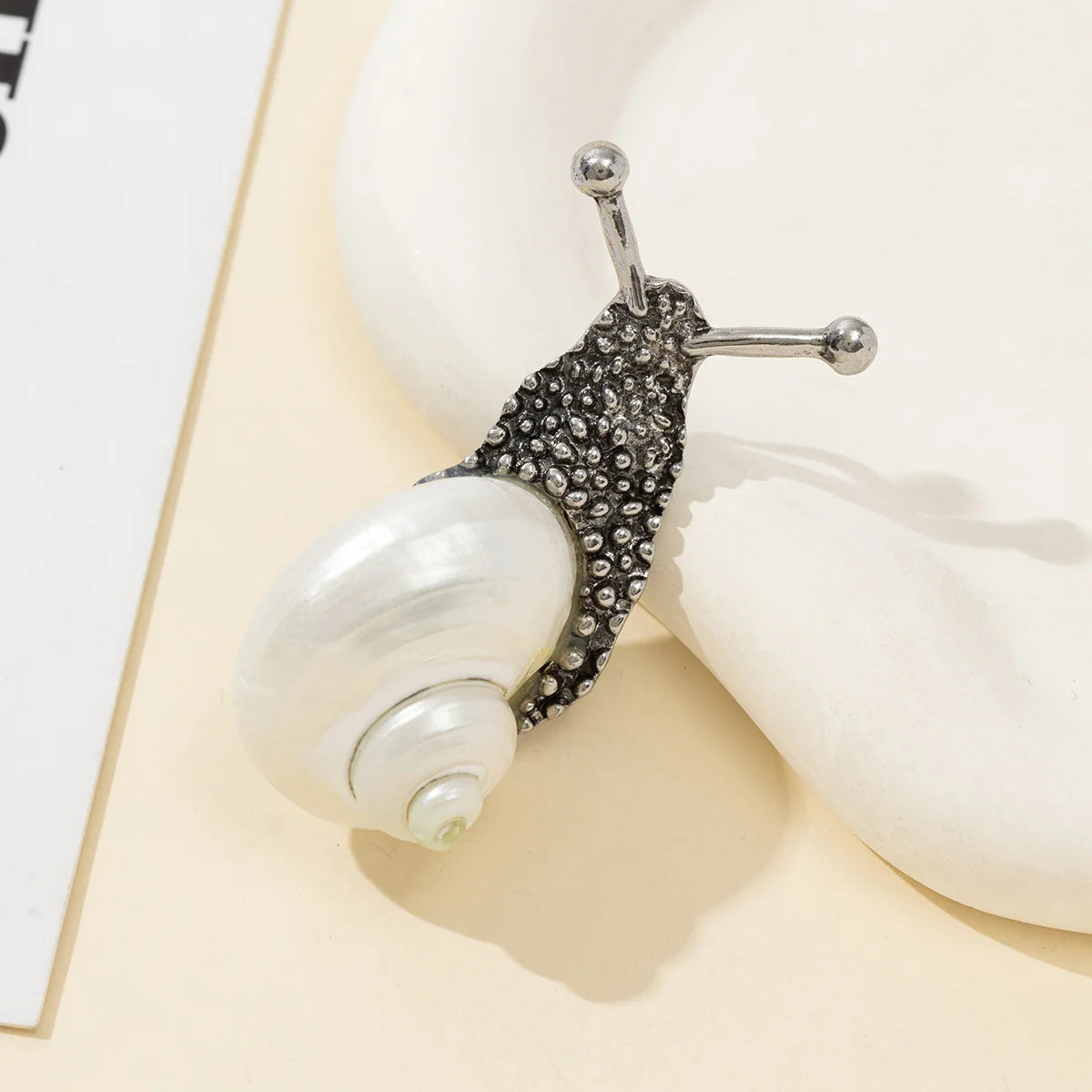 1pc concha natural caracol em forma de strass incrustado broche encantos para mulheres homens jóias acessórios presentes diários 58x25mm