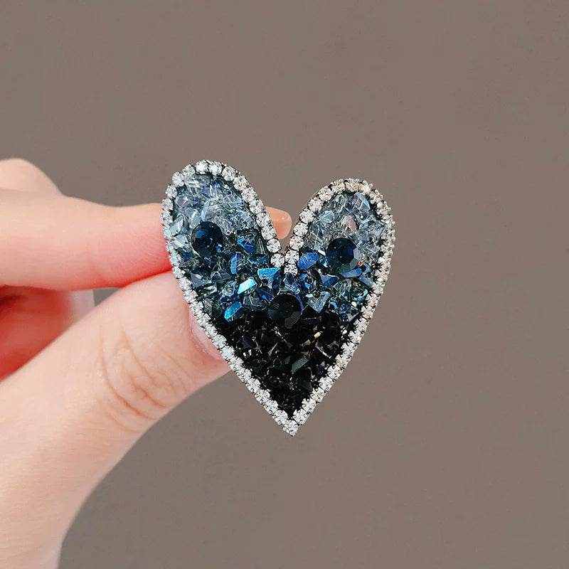 Broche de Coração com Cristais Lapidados Delicado e Sofisticado