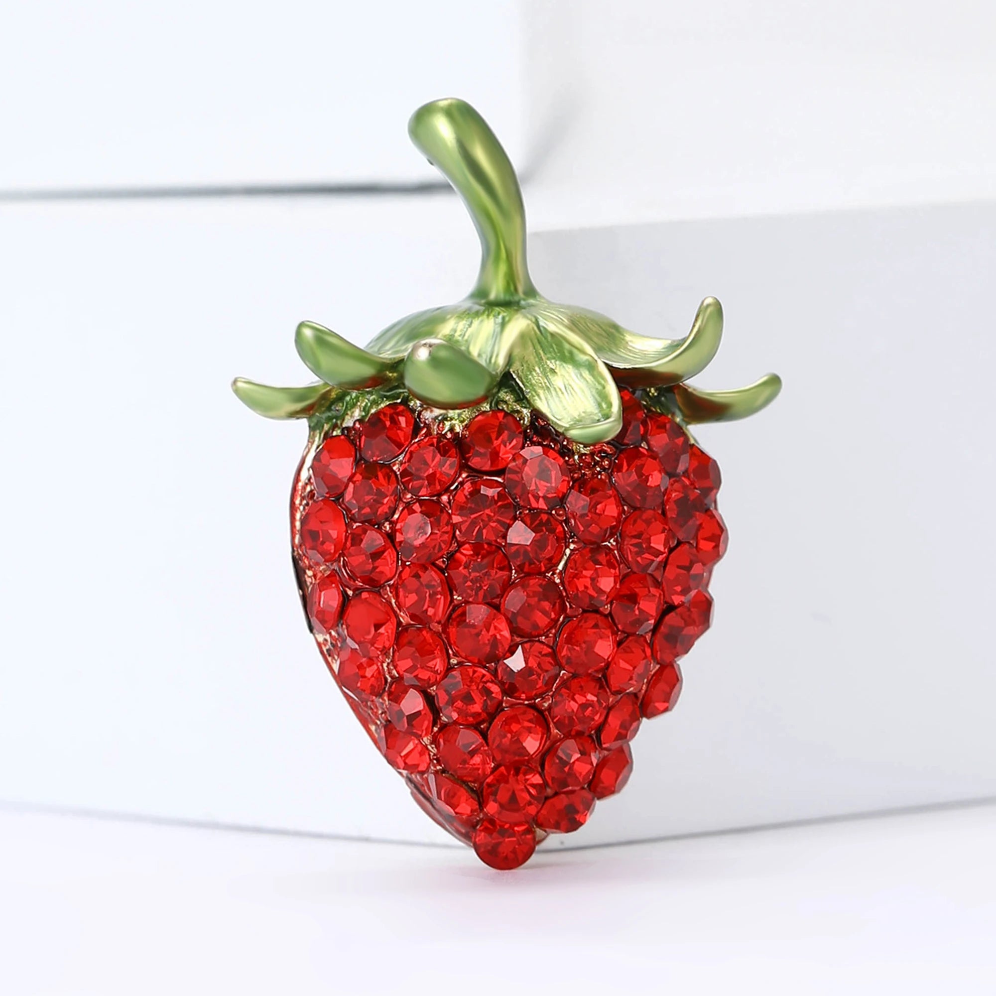 Broches de morango com gotejamento de óleo para mulheres, unissex, strass, alfinetes de frutas, plantas, lapela, escritório, festa, amigo, presentes, acessórios