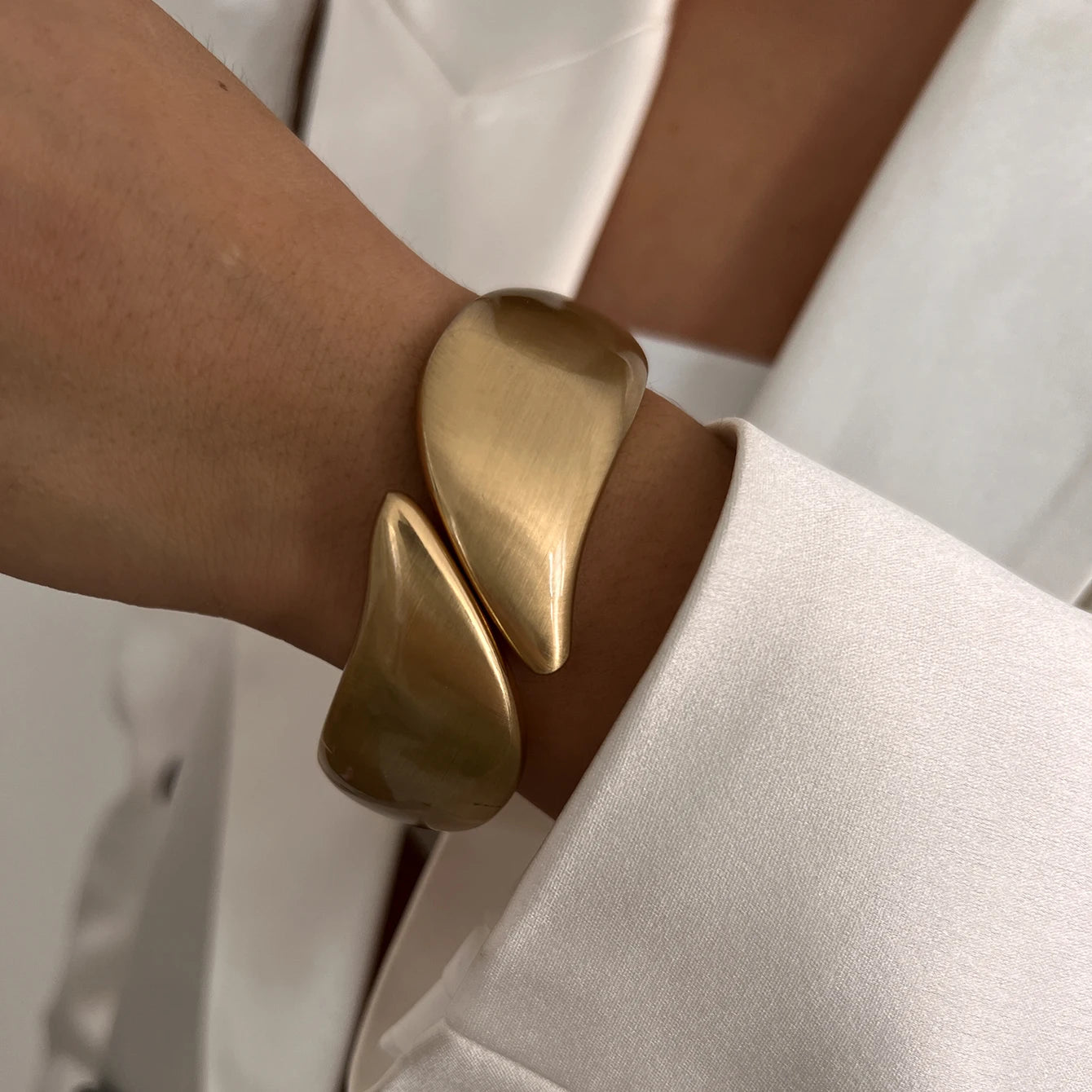 Ingemark Classic Vintage Matte Irregular Heavy Metal Chunky Wide Cuff Bangles Women Punk Gold Color Spring Bracelet Men Jewelry