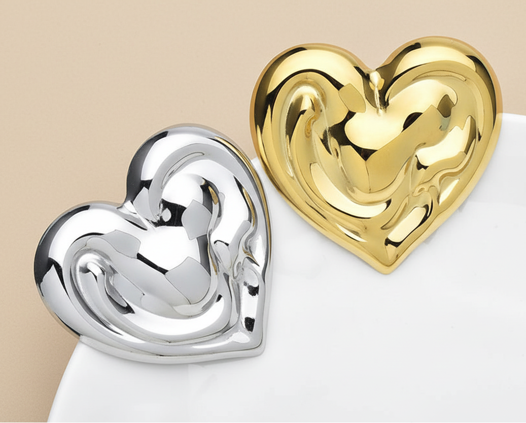 Broche Coração em Aço Design Elegante Feminino