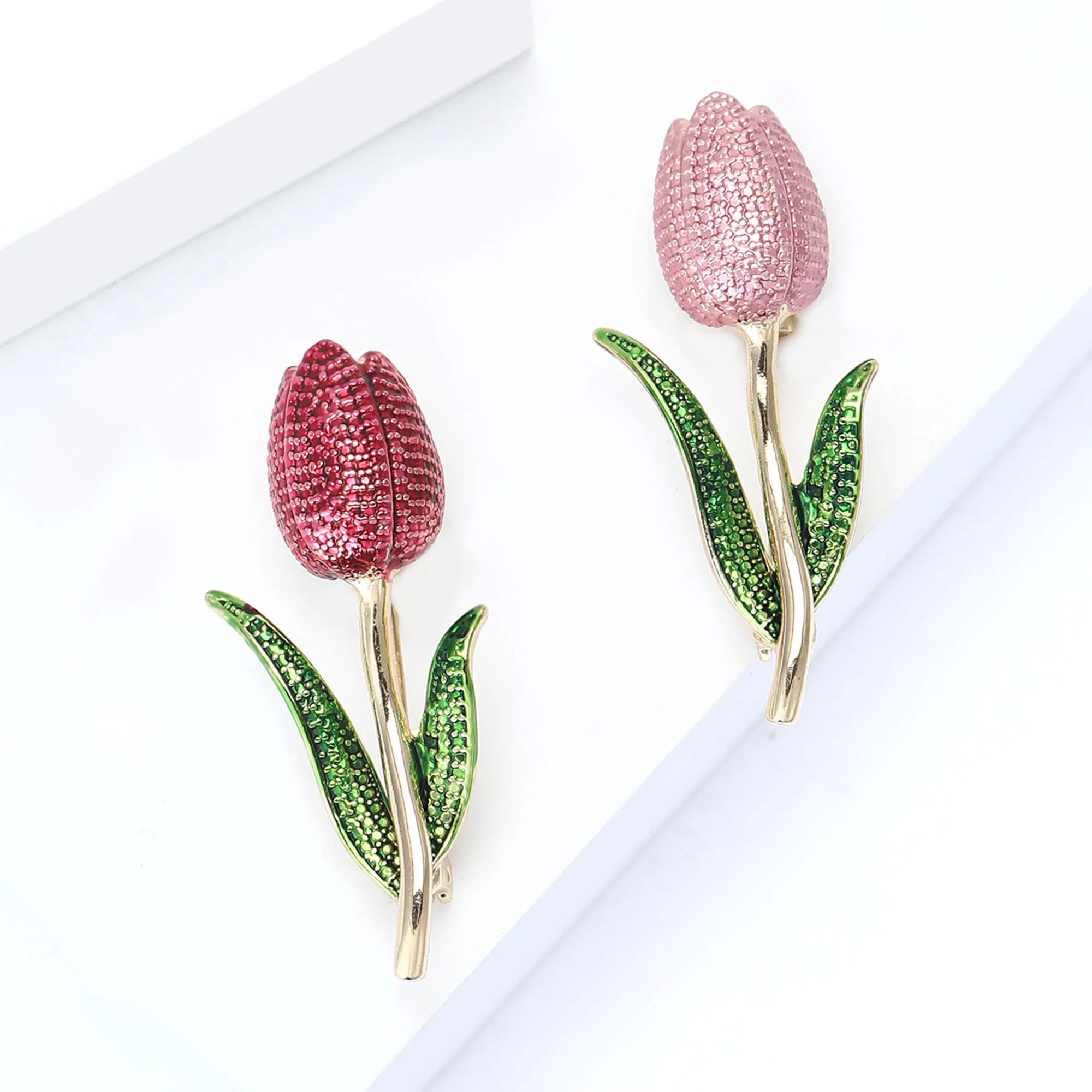 Beaut & Berry Broches clássicos de tulipa esmaltada para mulheres, alfinetes de plantas unissex, acessórios casuais para festa, presentes de ano novo, decoração de amigos