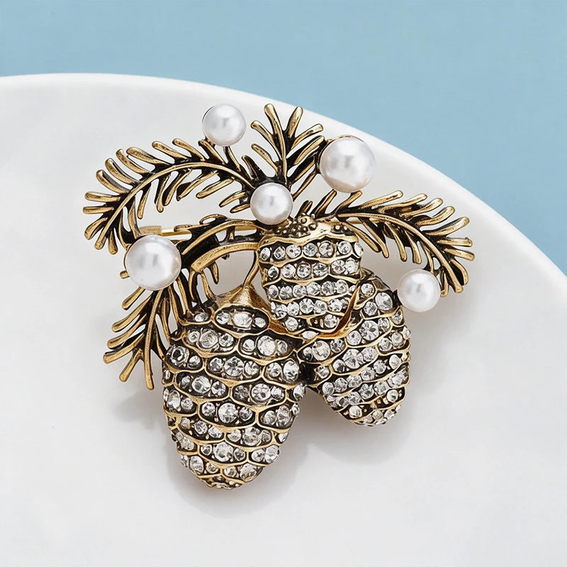 Broche Fruto do Pinheiro com Strass Design Elegante Feminino