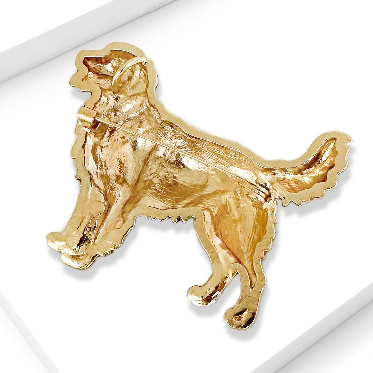Broche Cachorro Golden Esmaltado Design Elegante Feminino