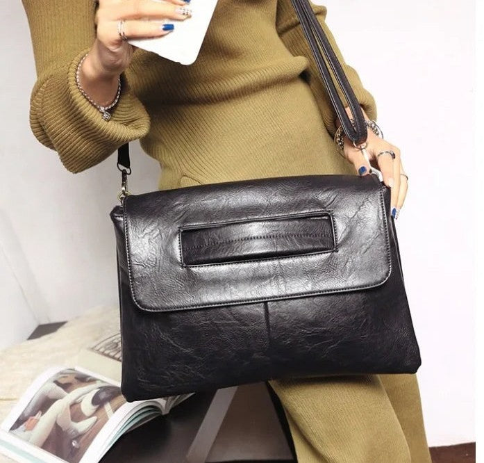 Bolsa Clutch em Couro Vegano - Versátil e Elegante