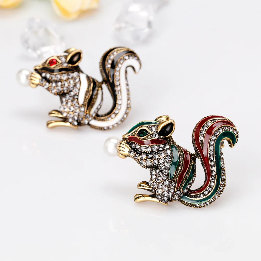Broche Esquilo com Strass Elegante Feminino Detalhe Pedraria Luxo