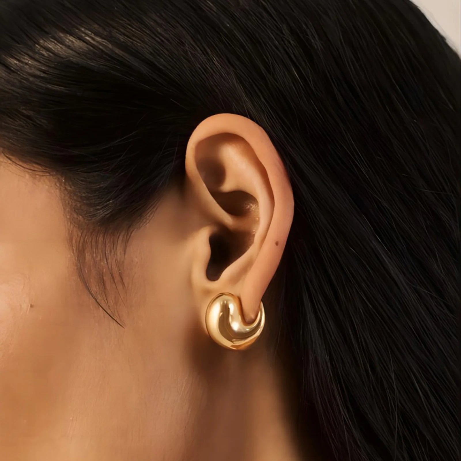 Vnox 1 par de brincos grandes de coração feminino, presentes de orelha de cor dourada de aço inoxidável para ela, joias minimalistas delicadas e chiques de tamanho grande