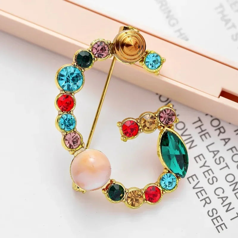 Nova chegada inglês carta palavra broche colorido strass cristal lapela pinos para mulheres camisola terno broche festa jóias presentes