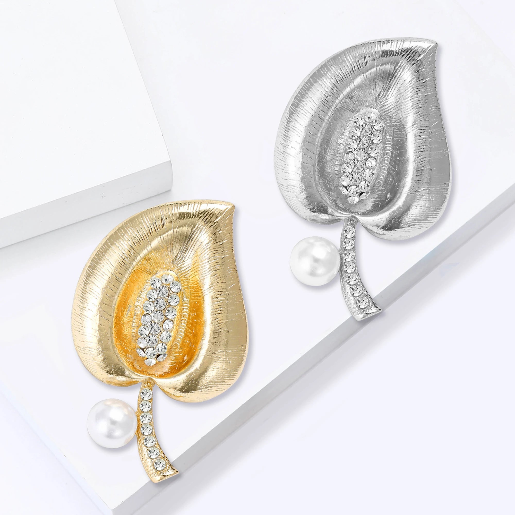 Broche Flores com Strass Elegante Feminino