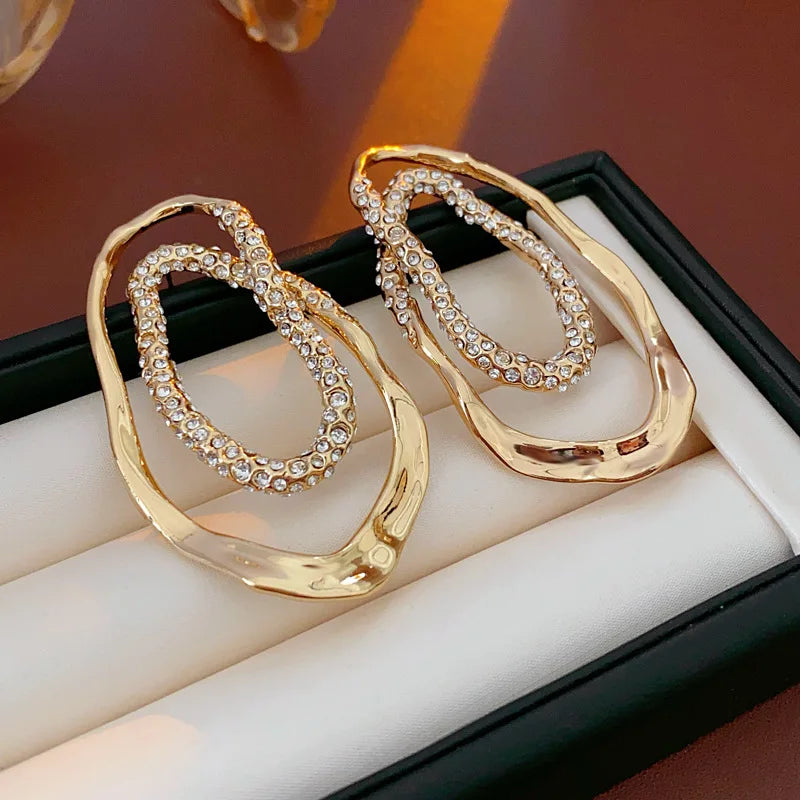 Brincos Ovais de Strass Elegantes