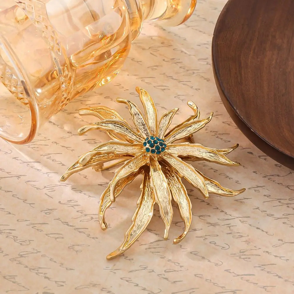 Broche Crisântemo com Zircônias Design Elegante Feminino
