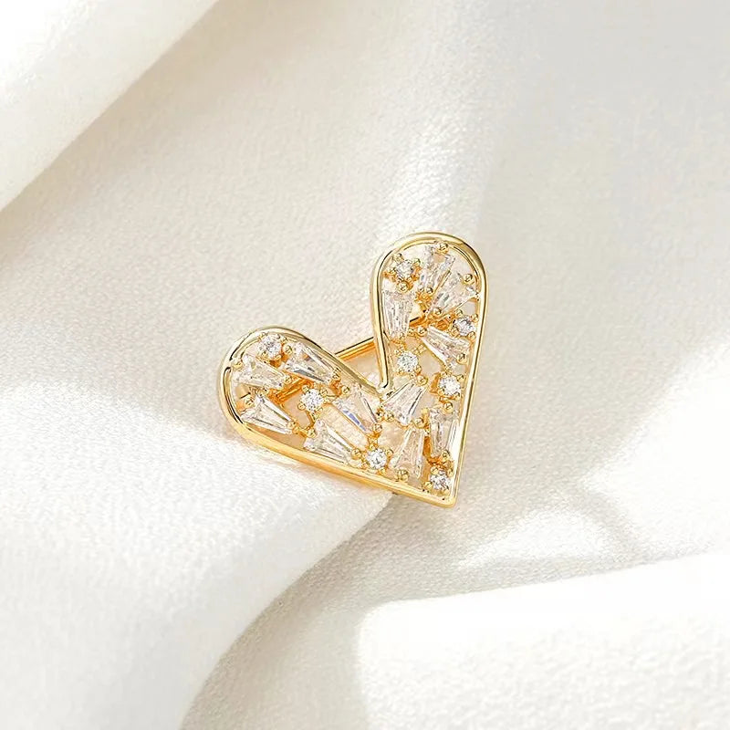 Coração de cristal brilhante anti-reflexo fivela pequeno broche moda lapela pino roupas versátil mini corsage botão pino jóias presentes
